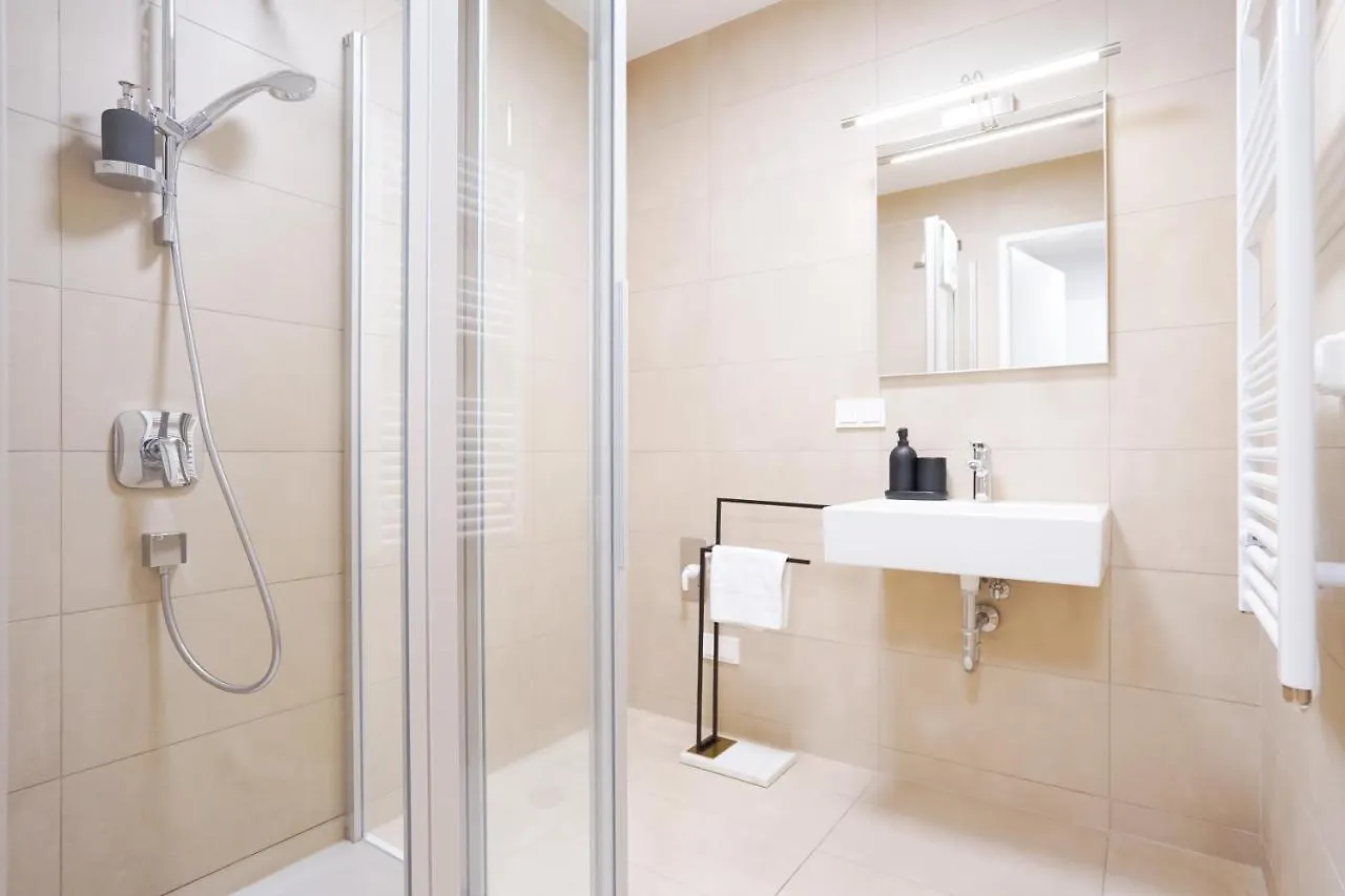 Apartment Exclusive 2-Bedroom Condo With Pool & Balcony Vienna Austria