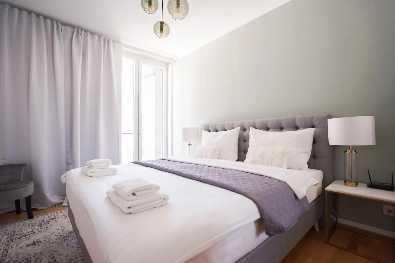 Apartment Exclusive 2-Bedroom Condo With Pool & Balcony Vienna