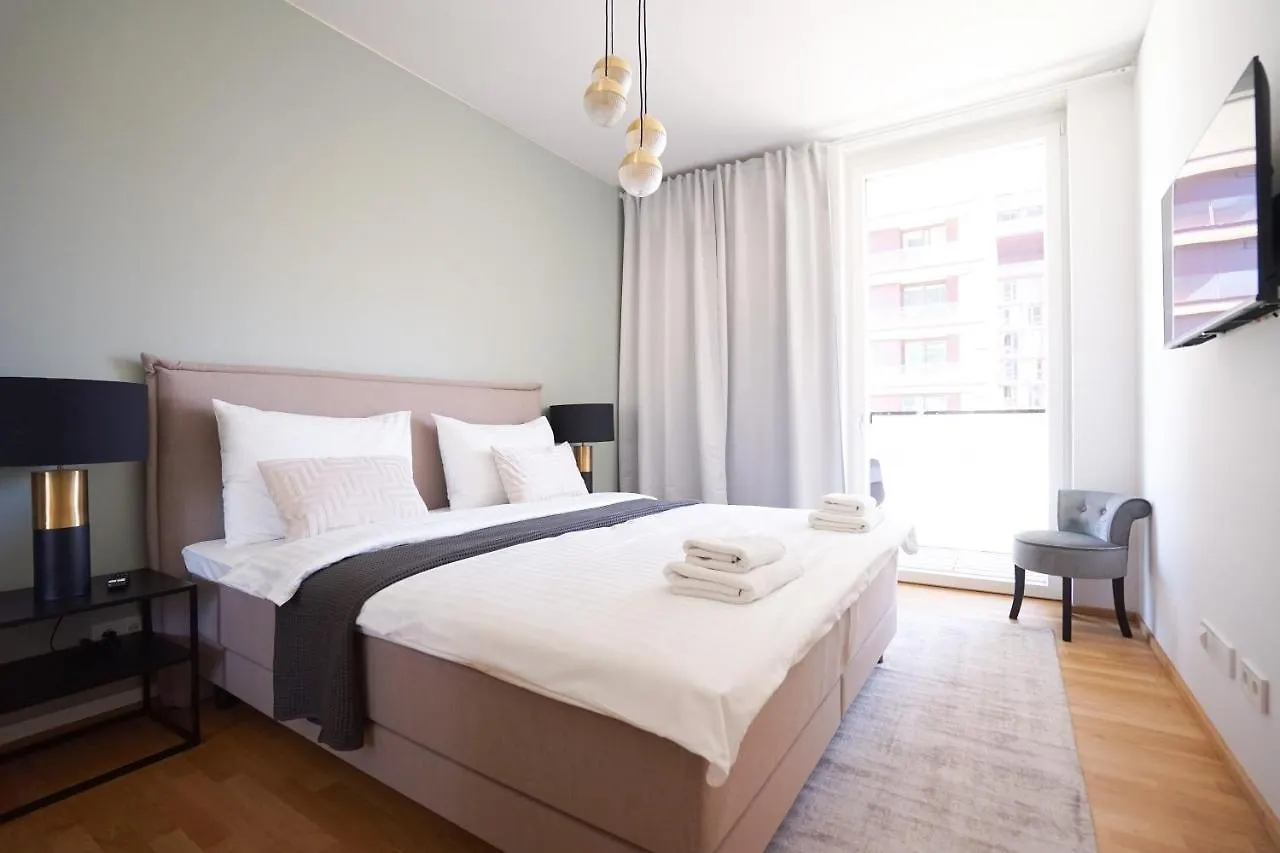 Appartement Exclusive 2-Bedroom Condo With Pool & Balcony Wenen