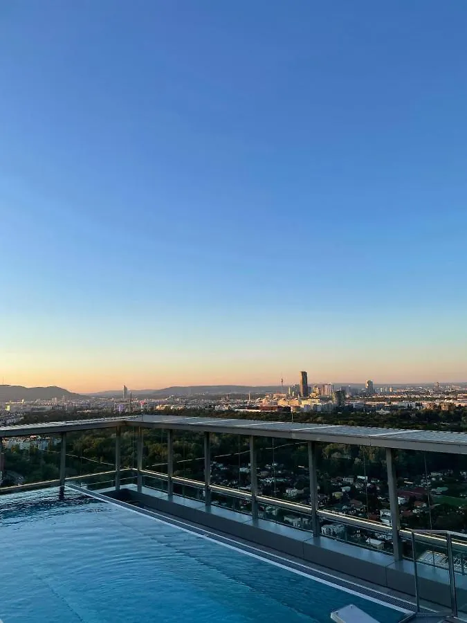 Exclusive 2-Bedroom Condo With Pool & Balcony Wenen Oostenrijk
